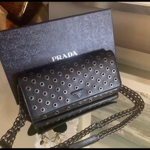 Prada wallet on chain
